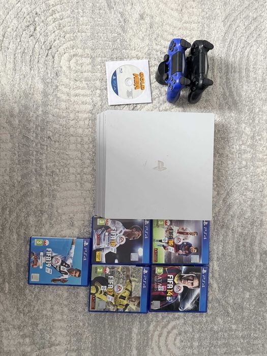 PS4 Pro 1TB + 2 pady + FIFA 14, 16, 17, 18, 19