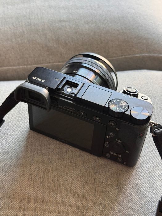Sony Alpha A6000 + lente Sony 16-50mm OSS | Pouco Iso