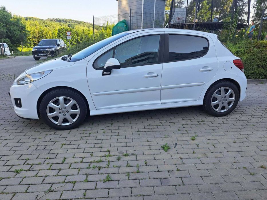 Samochód osobowy Peugeot 207 1,6 HDI Biały