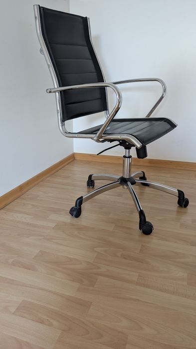 Cadeira de escritório em pele