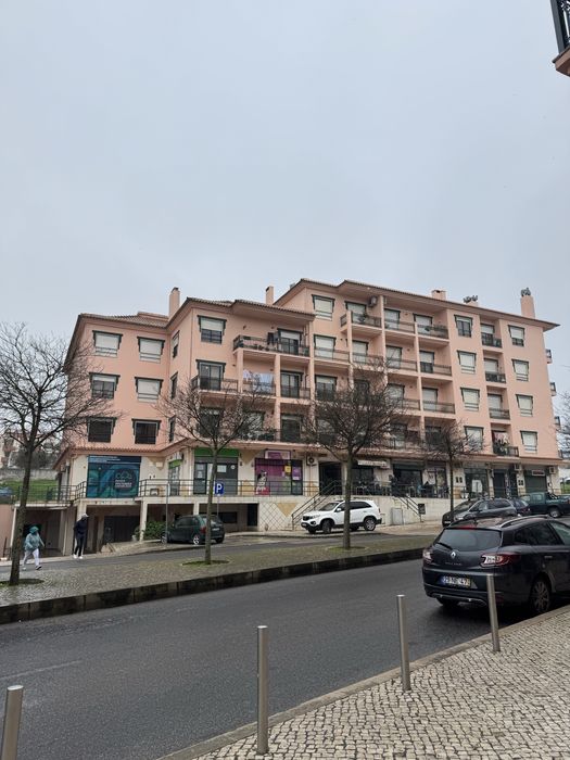 Garagem Box à Venda com Mezanino – Av. Bento de Jesus Caraças, Setúbal