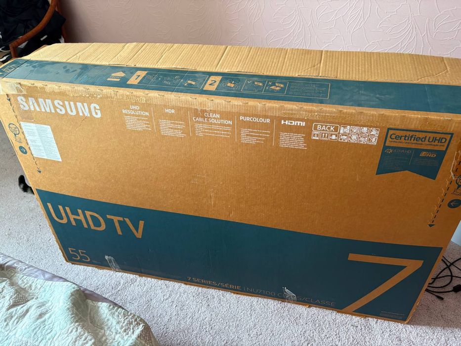 разбитый Телевизор Samsung UE55NU7172U