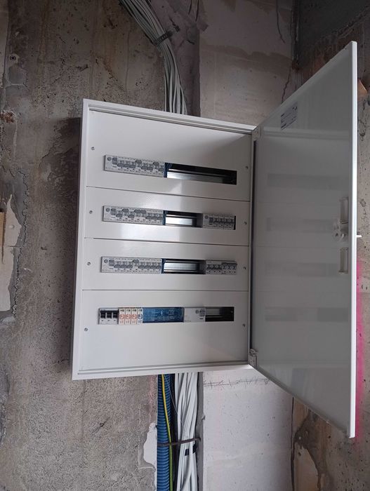 Elektryk, kompleksowe instalacje elektryczne, pomiary elektryczne, instalacje odgromowe