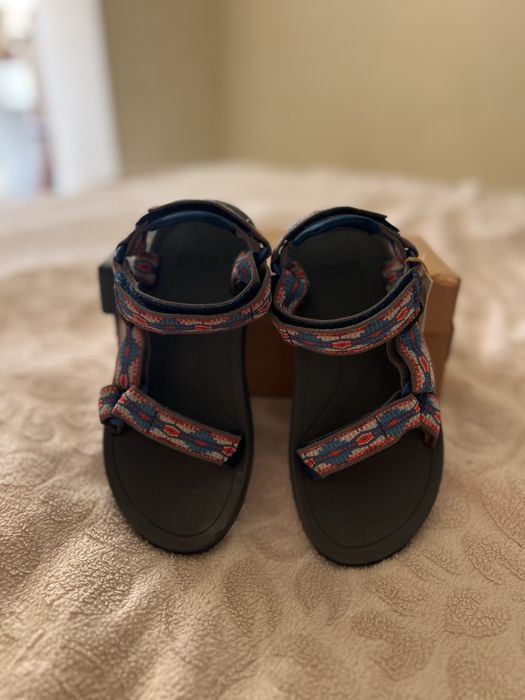 Продам босоніжки фірмові TEVA, розмір  31. Нові