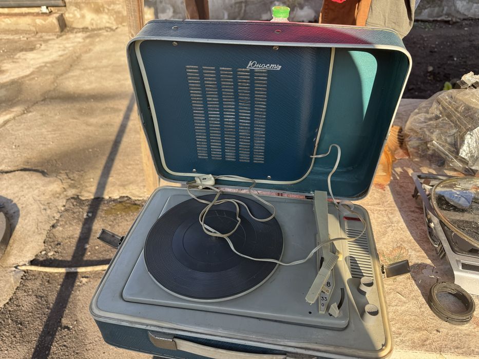 Проигрыватель пластинок Юность