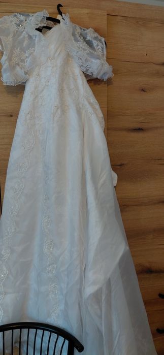 Sprzedam  suknię  ślubną  używaną  L  .