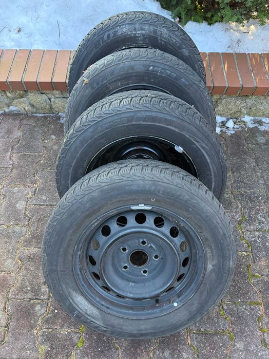 Felgi stalowe 15" 5x114,3 Toyota Auris Corolla z oponami zimowymi