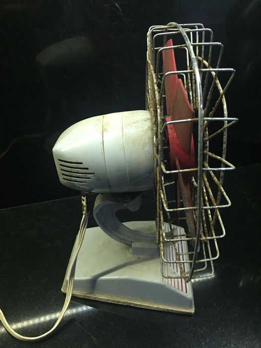 Ventoinha pequena vintage toda em ferro