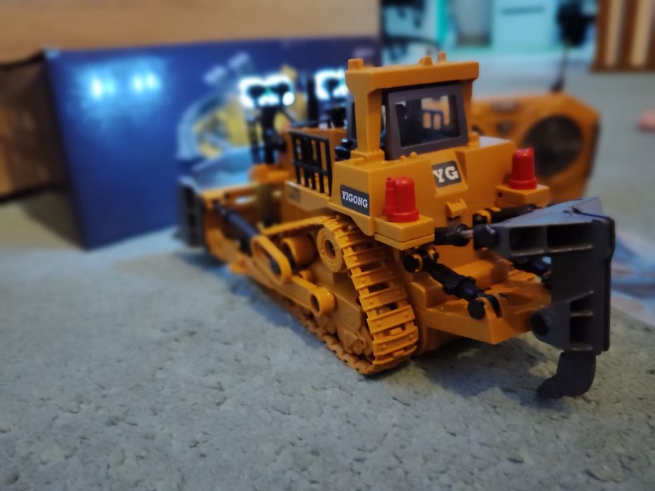 Escavadora radio controle R/C.