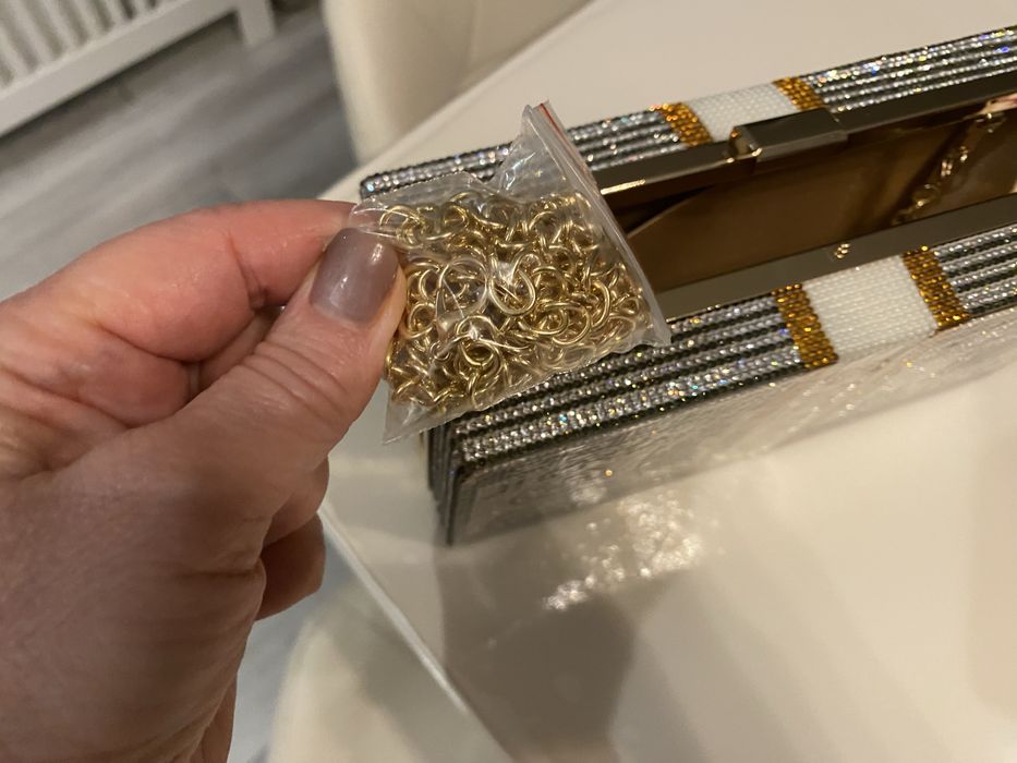 Стильний клатч у камінні