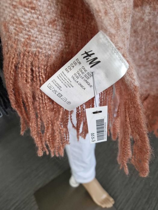 Nowy duży ciepły szal H&M