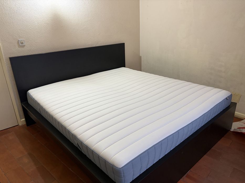 Cama e colchao Ikea