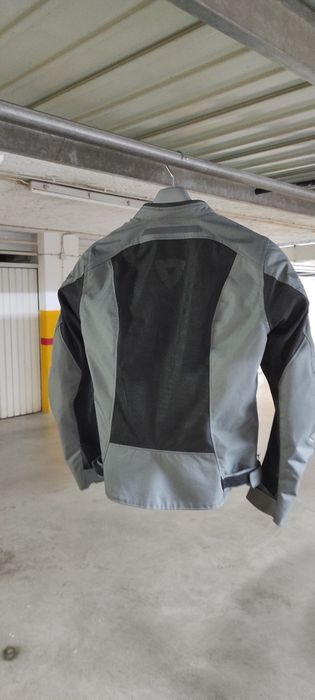 Casaco Rev'it 
A Rev'it, uma marca holandesa de equipamento d
