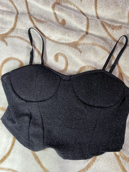 Блискучий топ на бретелях