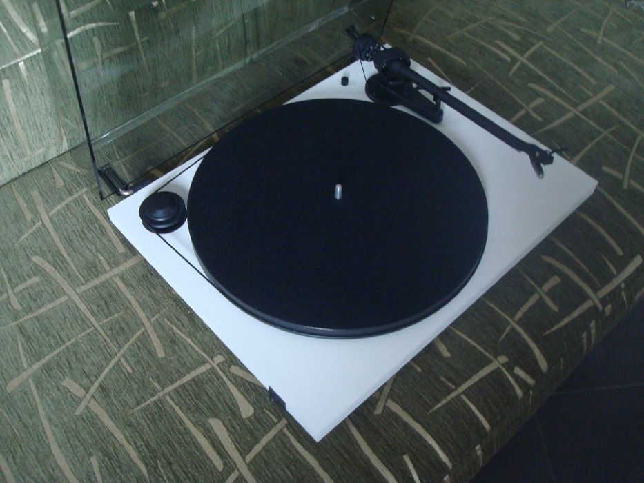 Продам проигрыватель пластинок Project