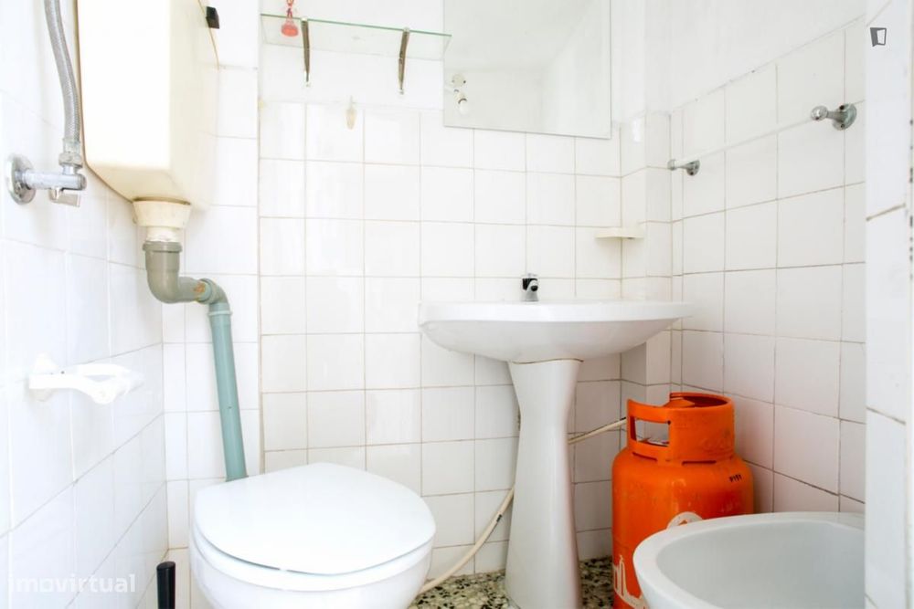 Quarto - localizado em Saldanha Lisbon