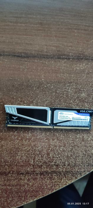 Team T-Force Vulcan DDR4 (TLGD48G3000HC16CDC01)