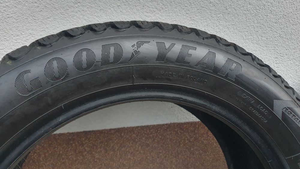 Opony zimowe goodyear ultragrip arctic w bardzo dobrym stanie