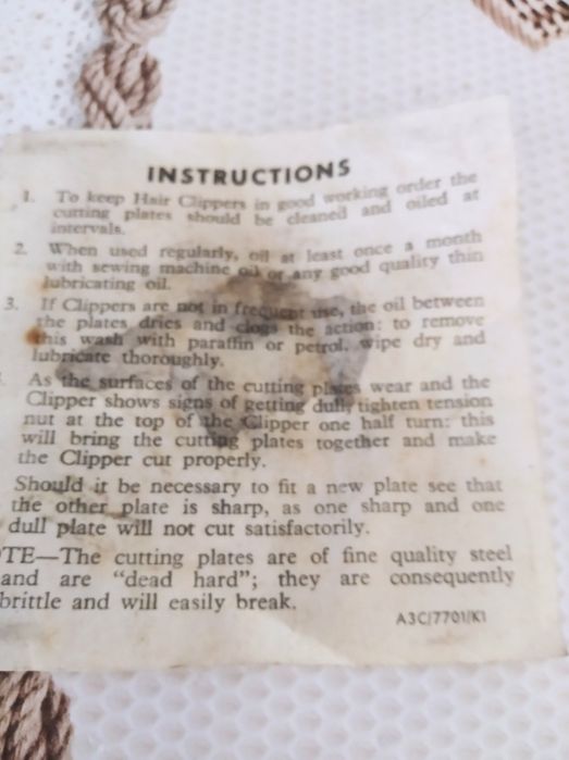 Продам дві старі опасні бритви і ручну машинку стару