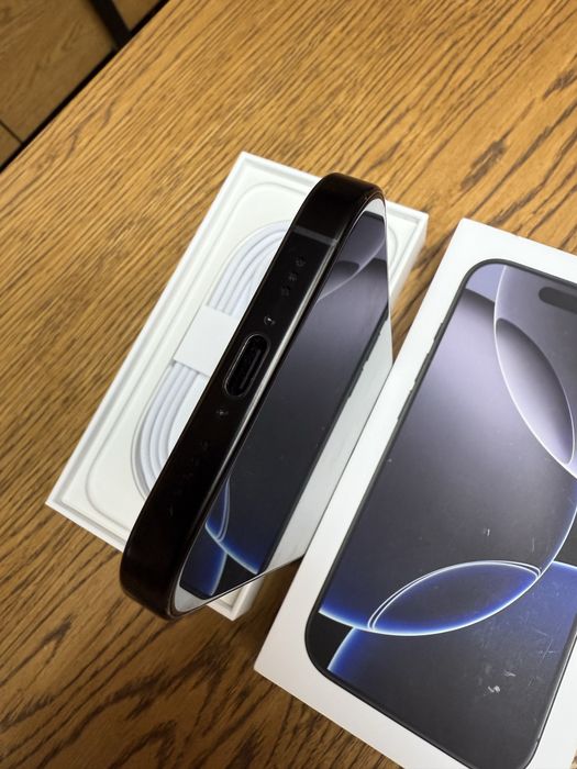 IPhone 16 pro 256 як новий стан 10/10 батарея 93%