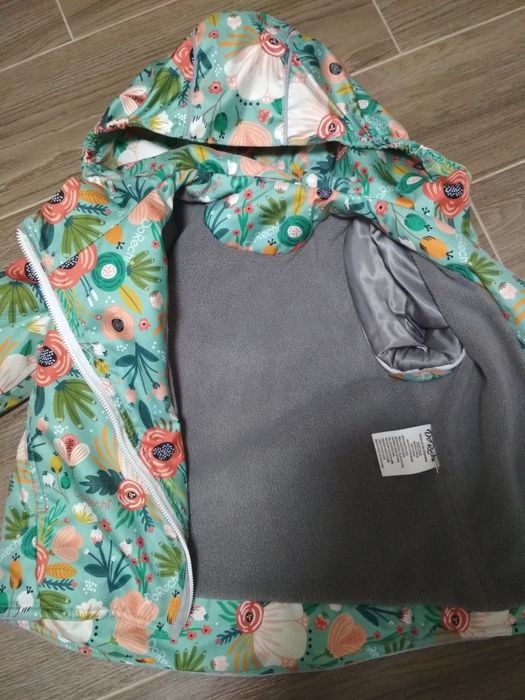 Продам демисезонную куртку на девочку в росте до 86 см