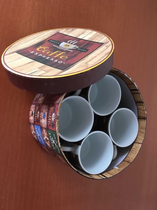 Serviço de café em caixa