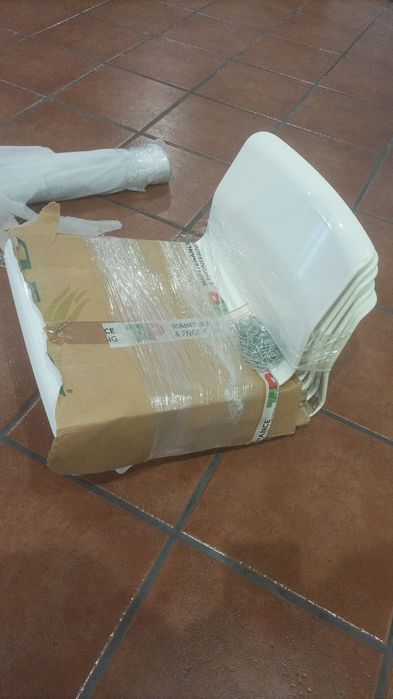 Conjunto de 6 cadeiras e 2 mesas BAR