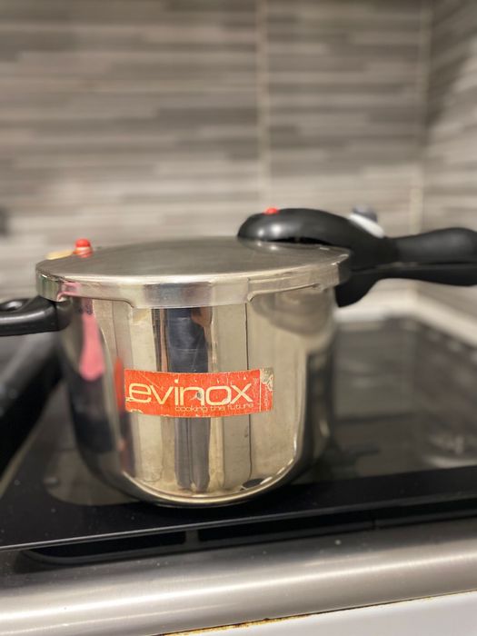 Panela de pressão grande