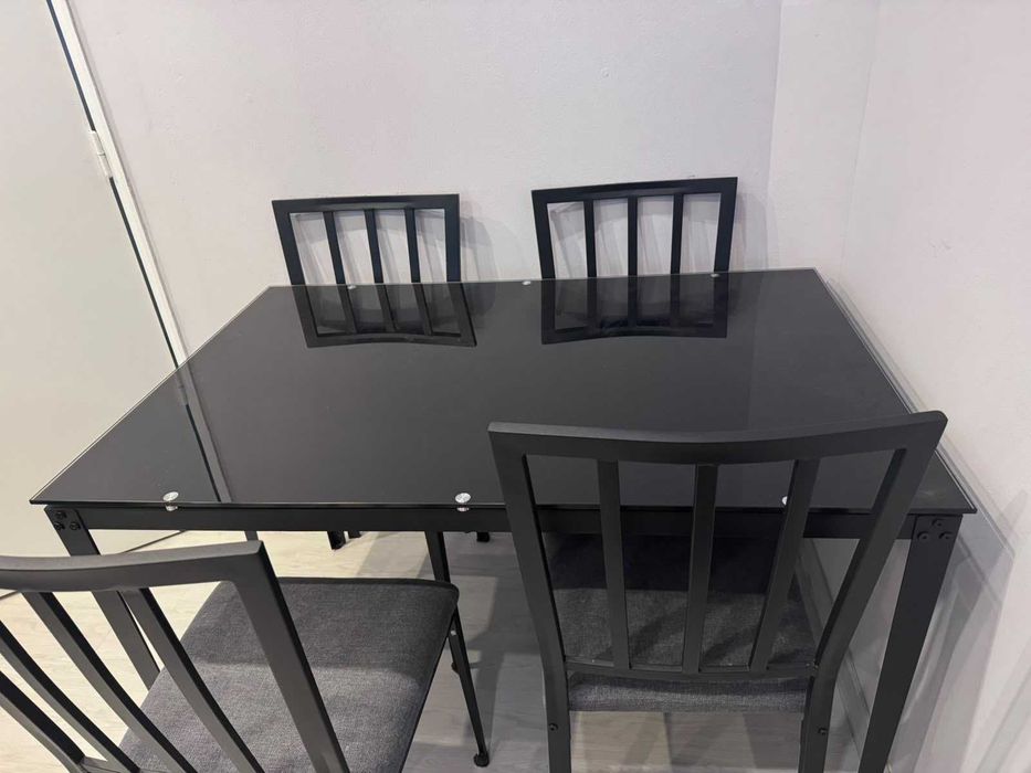 Mesa e 4 Cadeiras