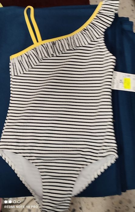 Stój kąpielowy dziewczęcy Kiabi rozm.108/113   08