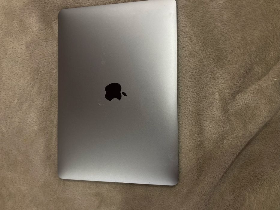 MacBook Pro в хорошому стані !