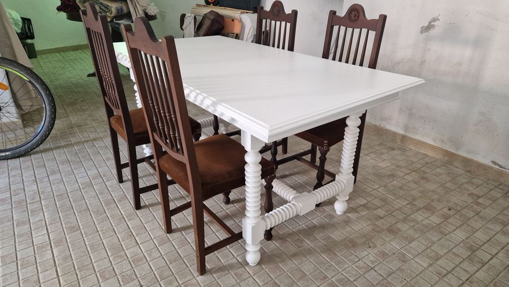 Mesa de jantar antiga restaurada / lacada a branco + 6 cadeiras estilo clássico
