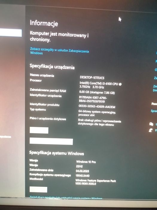 Komputer z monitorem