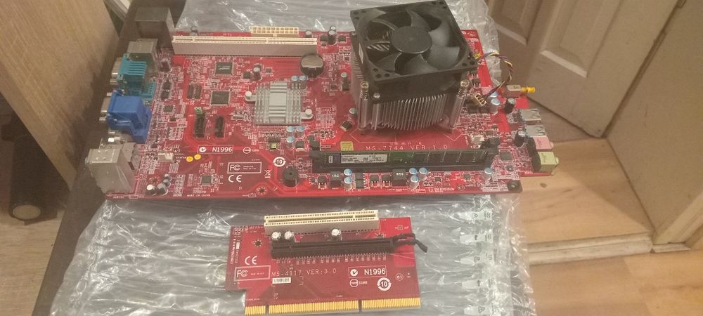 Материнська плата MS-7744 з процом INTEL Core i3 2120 3.3 Ghz