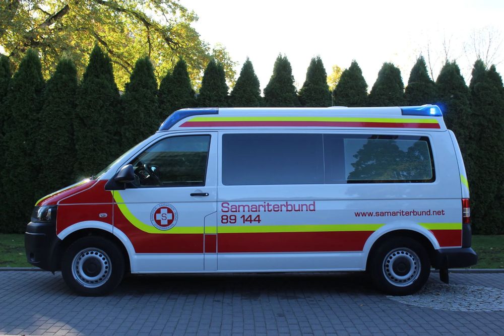 Volkswagen T5  AMBULANS KARETKA