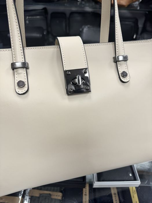 Сумка деловая кожаная Шкіряна сумка жіноча світла Кремова сумка Пудра