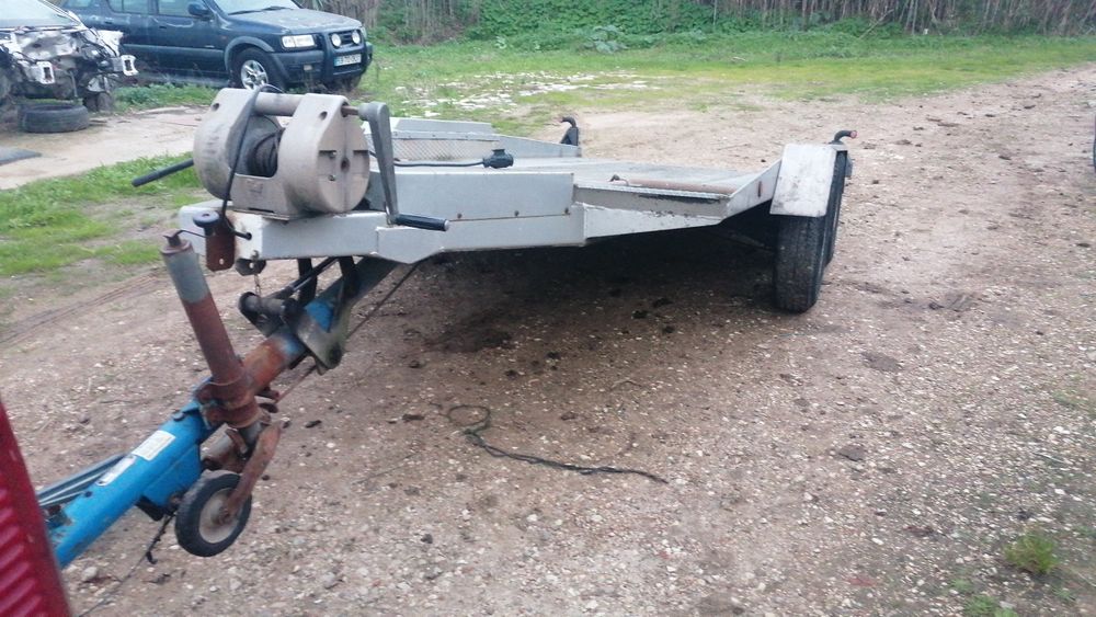 Reboque porta carros basculante