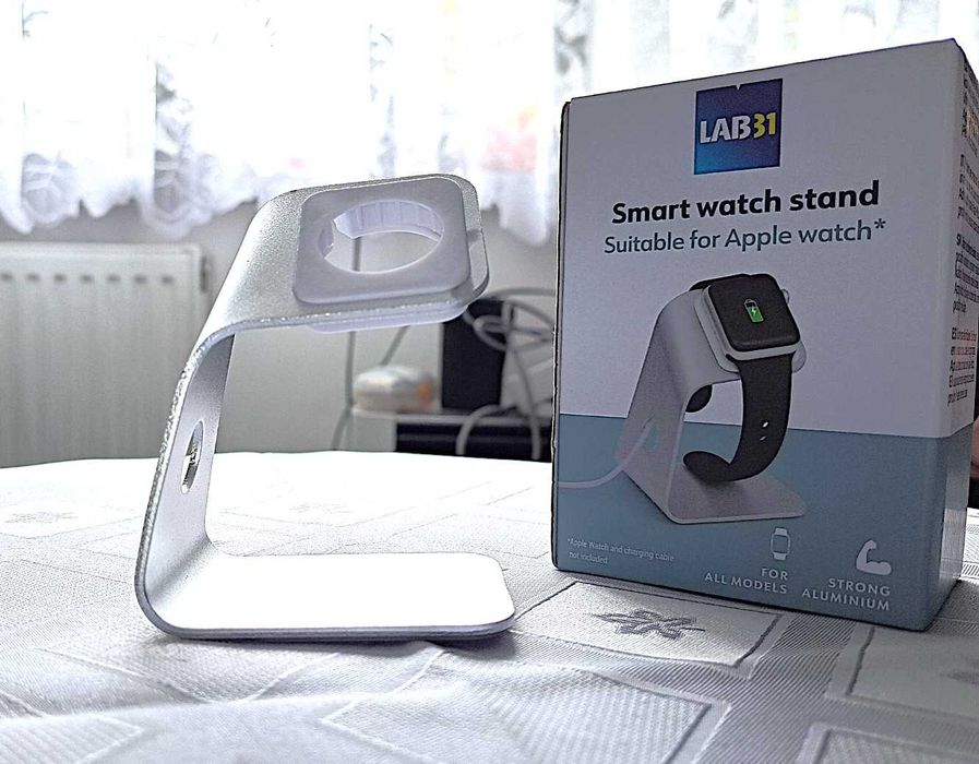 Nowa, aluminiowa podstawka do ładowania Apple Watcha.