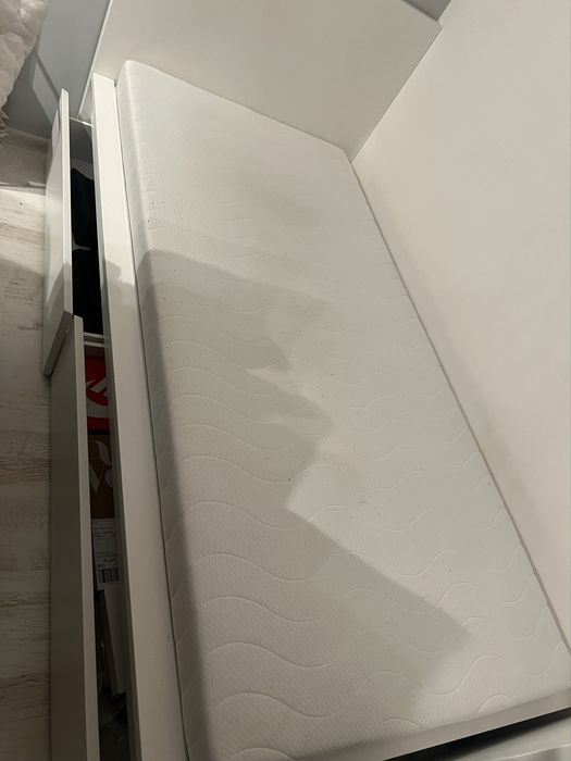 Lozko Malm Ikea biale z pojemnikami i materacem