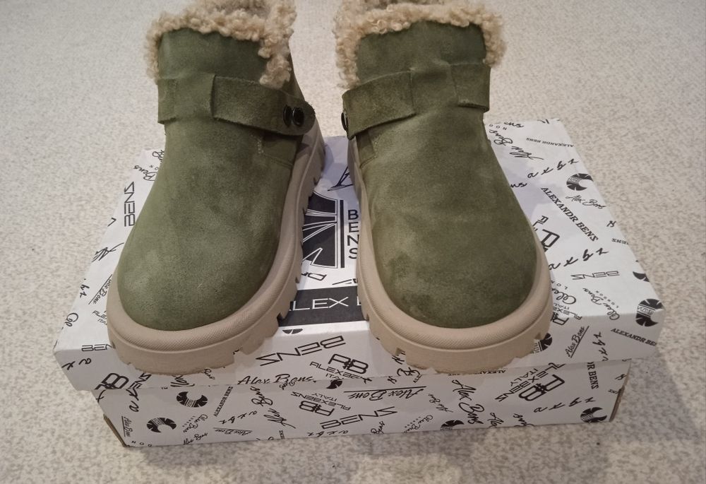 Уггі. Натуральна замша