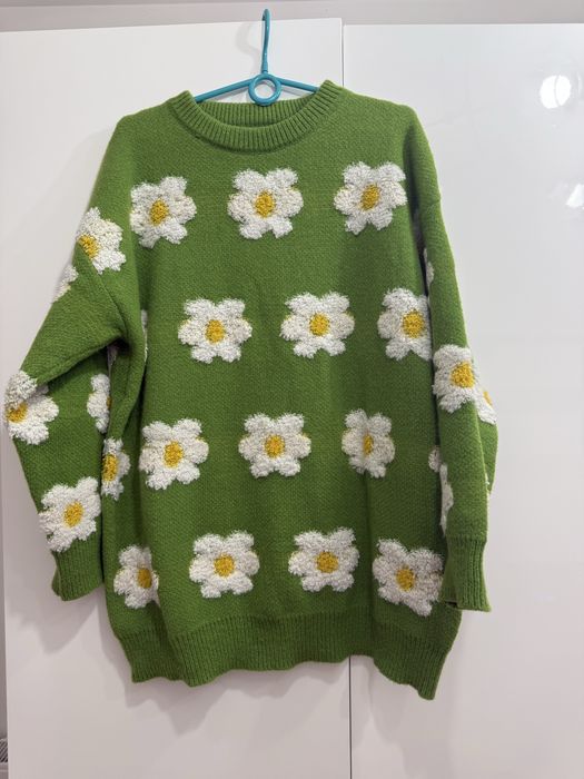 Sweter damski w kwiatki jak nowy oversize  M L piekny
