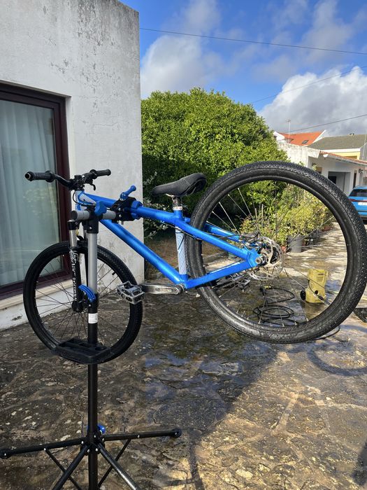 Bicicleta octane one zircus dirt jump Vau • OLX.pt