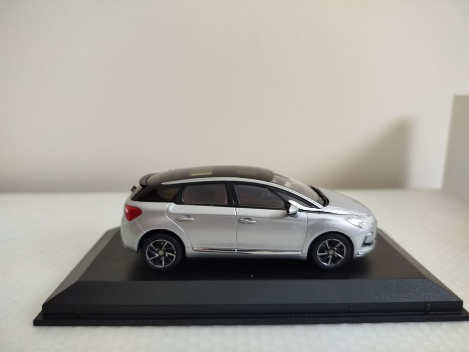 Miniatura Citroen DS5 Nova 1/43