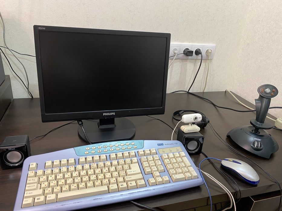 Комп'ютер в зборі Intel Pentium 4 + мультимедійне обладнання