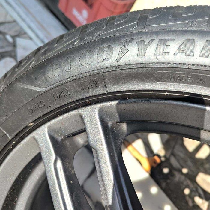 Jantes Originais Mercedes-Benz 17" + Pneus Goodyear 225/50 R17 (Como Novos)