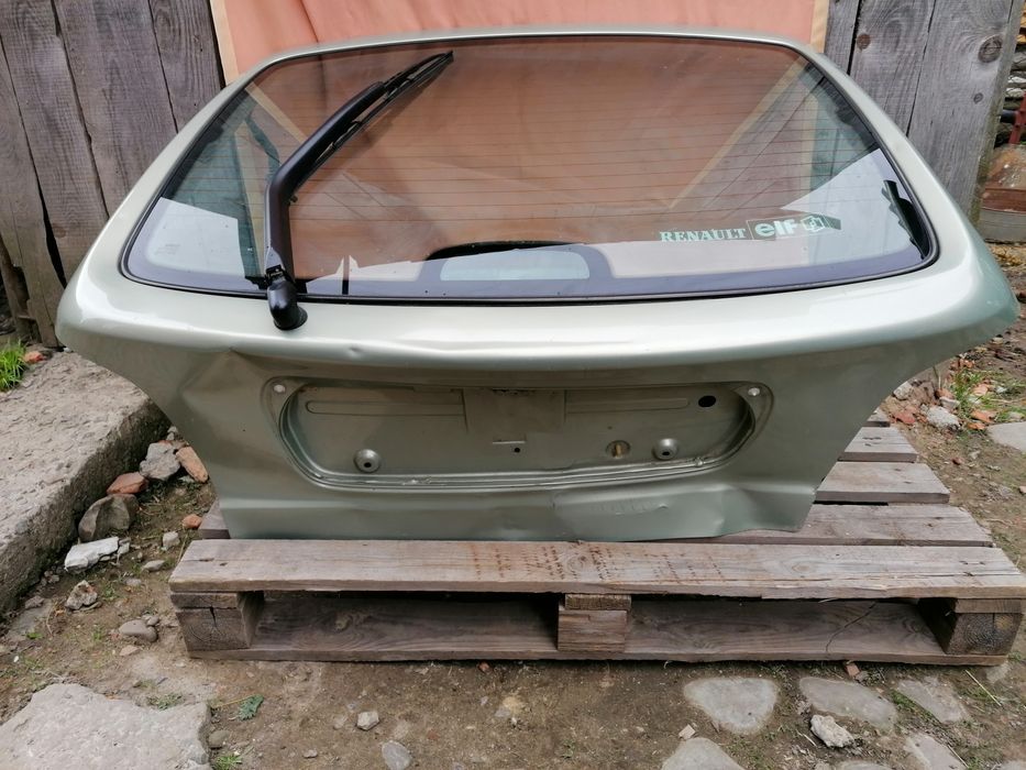 Задня кришка багажніка Renault megane 1