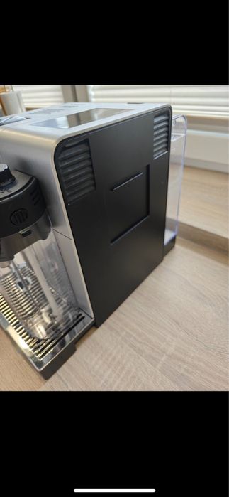 Капсульная кофемашина De Longhi Lattissimo Pro EN750mB Aluminium.