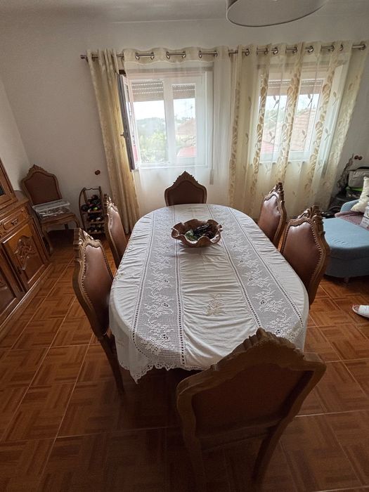 Mobilia de sala de jantar antiga