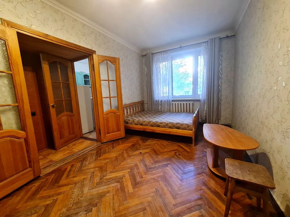 Оренда 1 кім біля метро є газ є опалення вул Білоруська 17