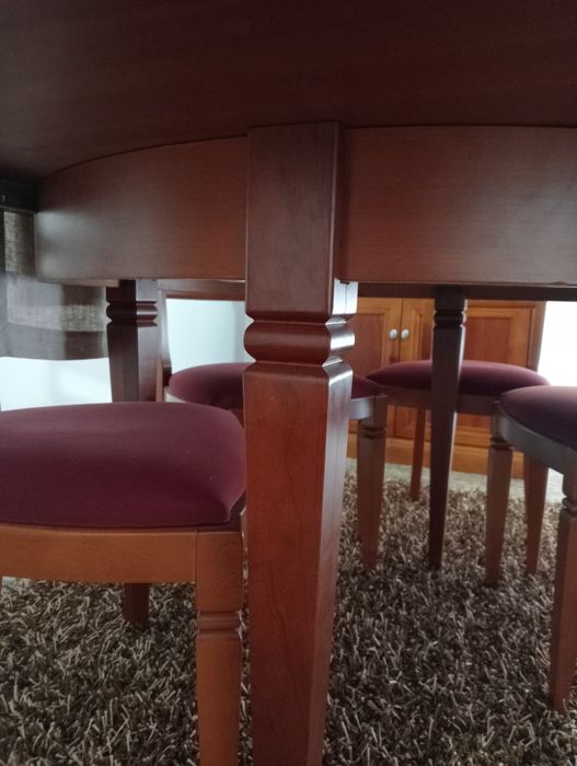 Mesa de sala em cerejeira 1,55x1,13 e 6 cadeiras